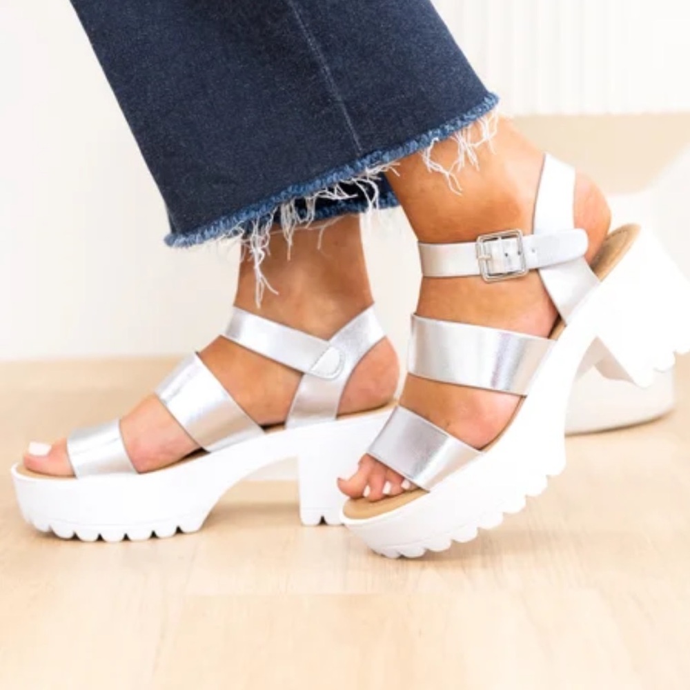Soda Women's Silver Platform Sandals NWT